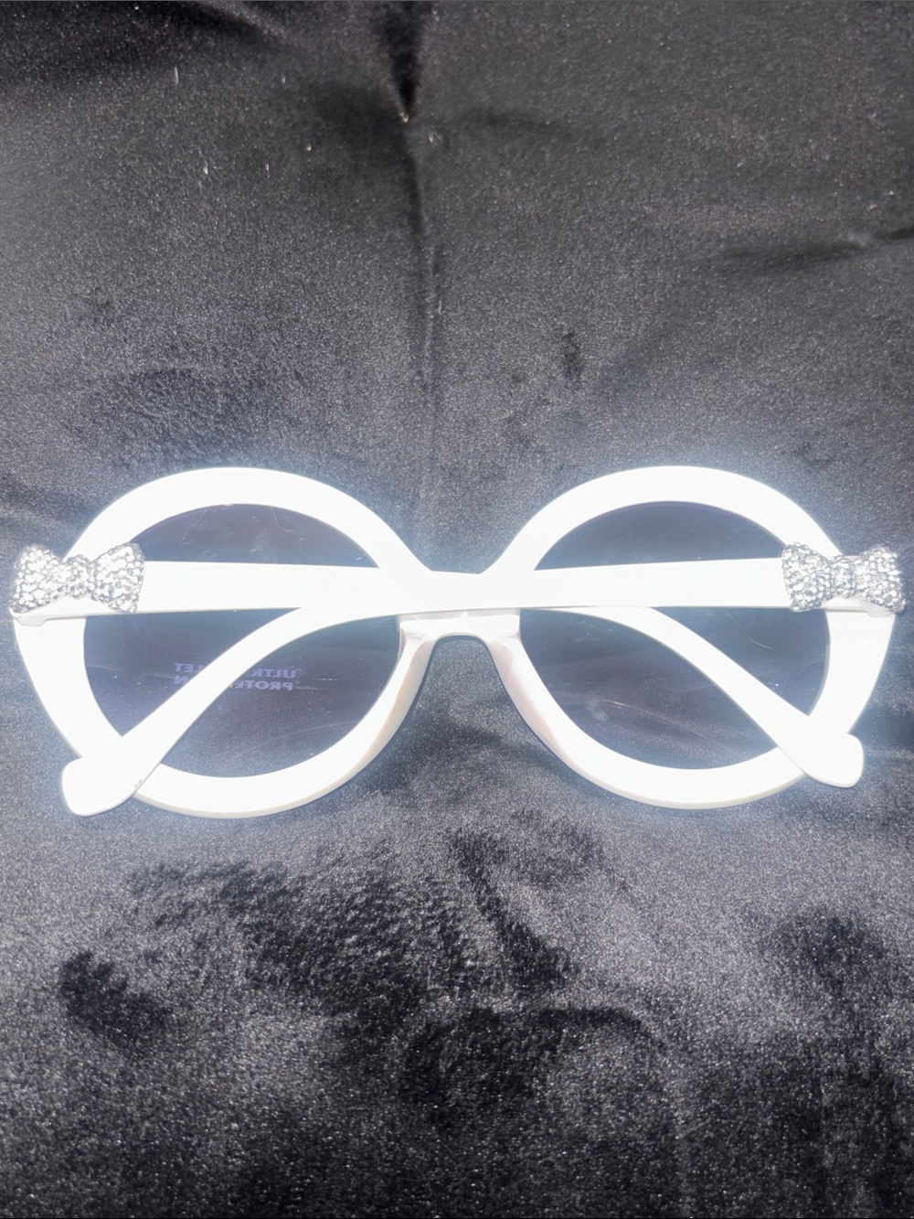 KB sunnies round white vintage inspired sparkle silver bow oversized sunglasses - Picture 3 of 5